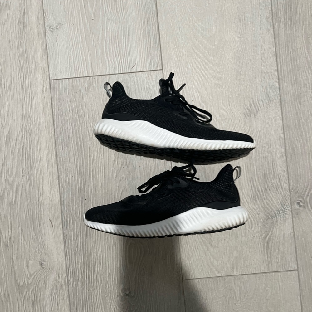 Adidas bounce sneakers